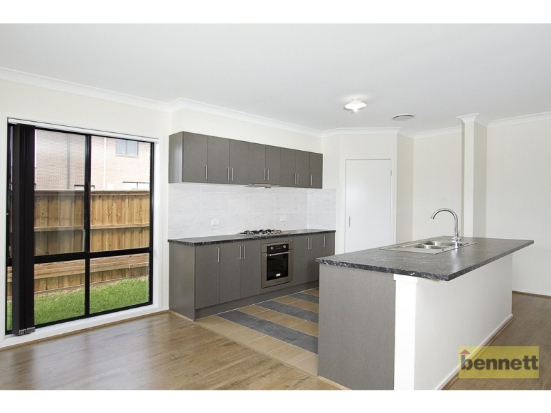 8 Oakhill Crescent, Colebee NSW 2761