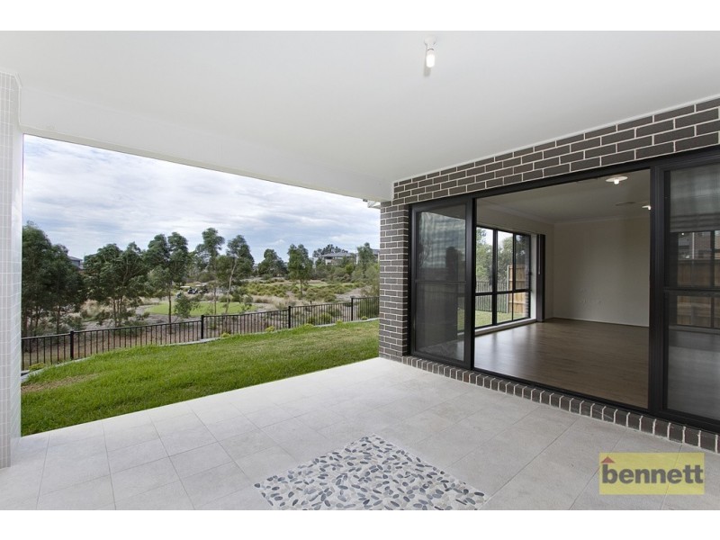 8 Oakhill Crescent, Colebee NSW 2761