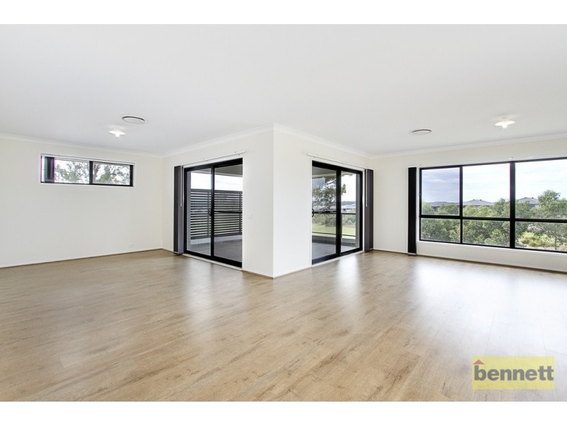 8 Oakhill Crescent, Colebee NSW 2761