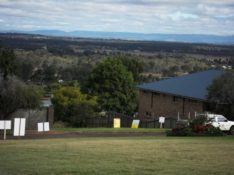 16 Adermann Drive, Kingaroy QLD 4610