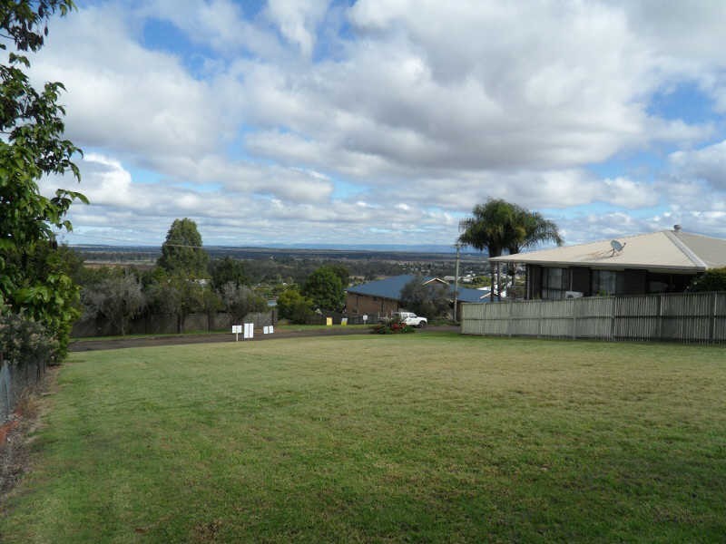 16 Adermann Drive, Kingaroy QLD 4610