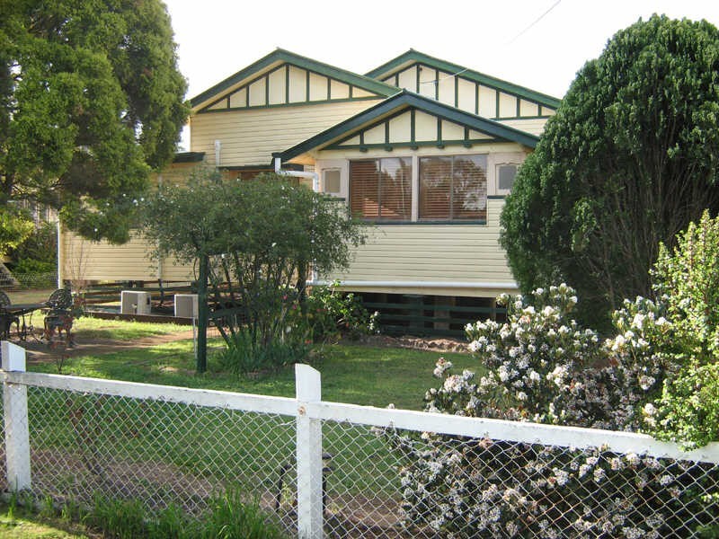 16 Reen Street, Kingaroy QLD 4610