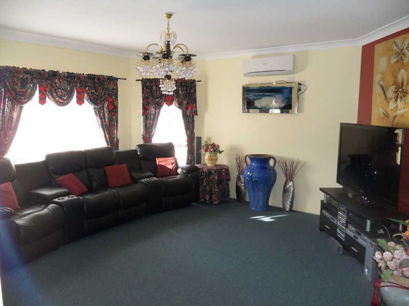 27 Adermann Drive, Kingaroy QLD 4610