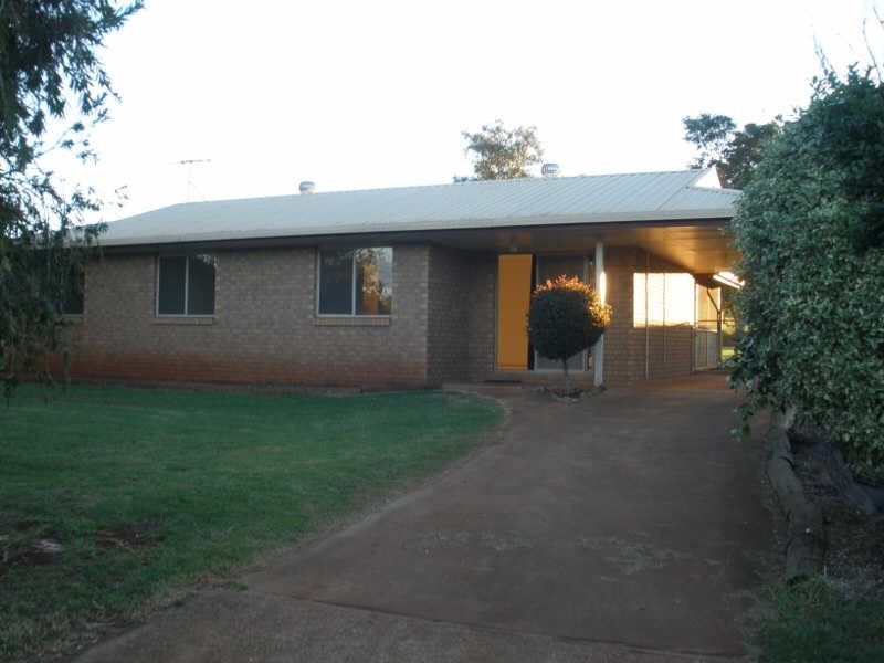 9 Andrew Street, Wooroolin QLD 4608