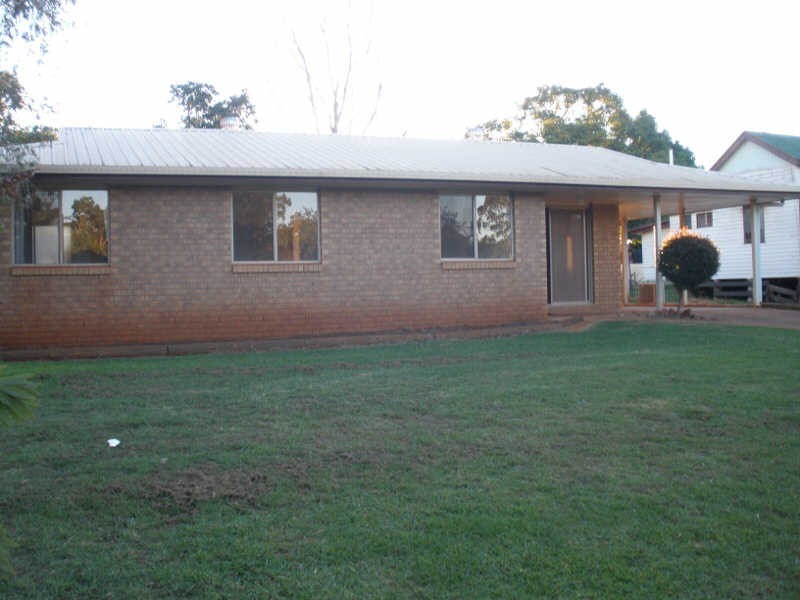 9 Andrew Street, Wooroolin QLD 4608