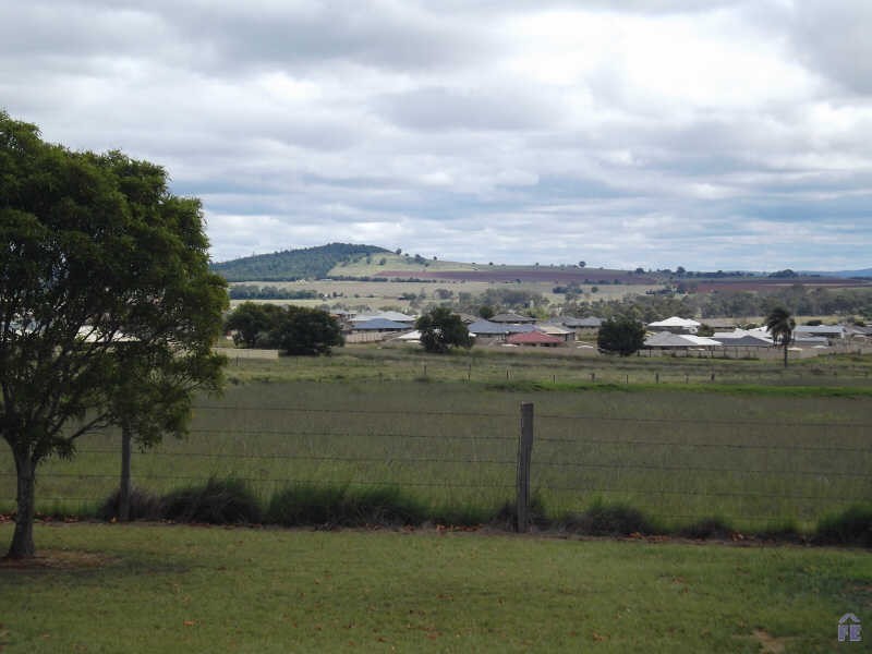 52 Moore Street, Kingaroy QLD 4610