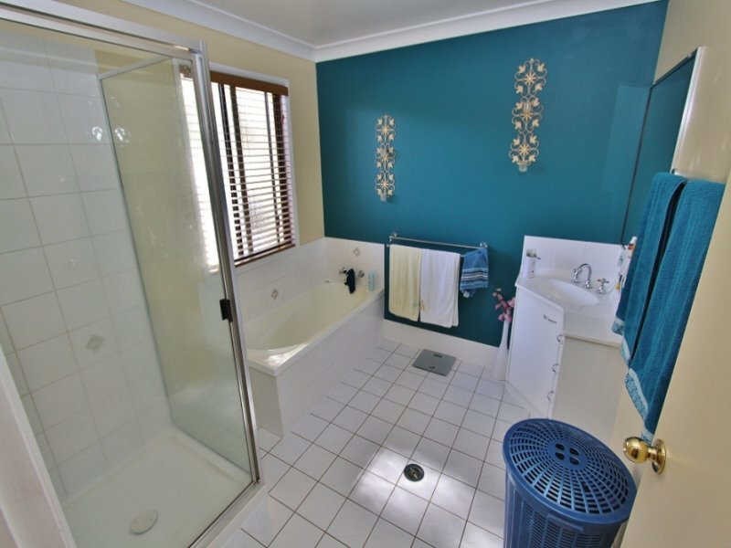 33 Farr Court, Wattle Camp QLD 4615