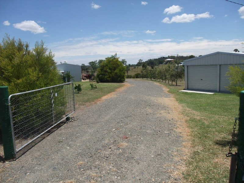 4 Elizabeth Place, Proston QLD 4613