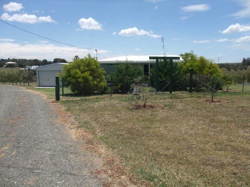4 Elizabeth Place, Proston QLD 4613