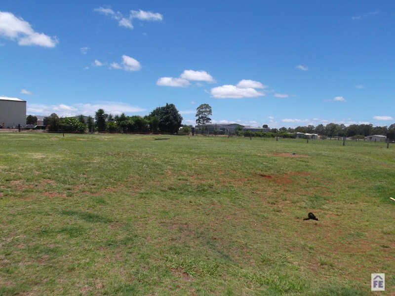 33-35 Premier Drive, Kingaroy QLD 4610