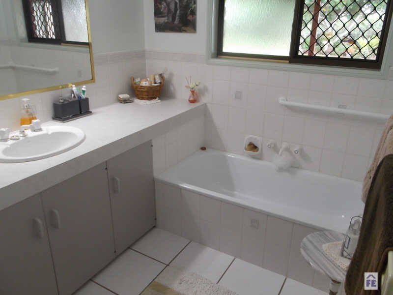 8 Tarong Drive, Kingaroy QLD 4610