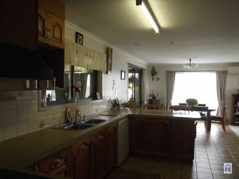 18 Adermann Drive, Kingaroy QLD 4610