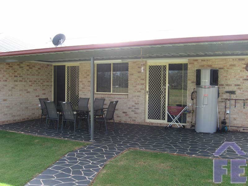 82 Windsor Circle, Kingaroy QLD 4610