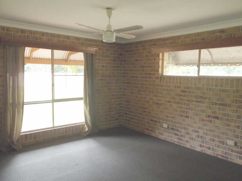 20 Grant Ave, Kingaroy QLD 4610