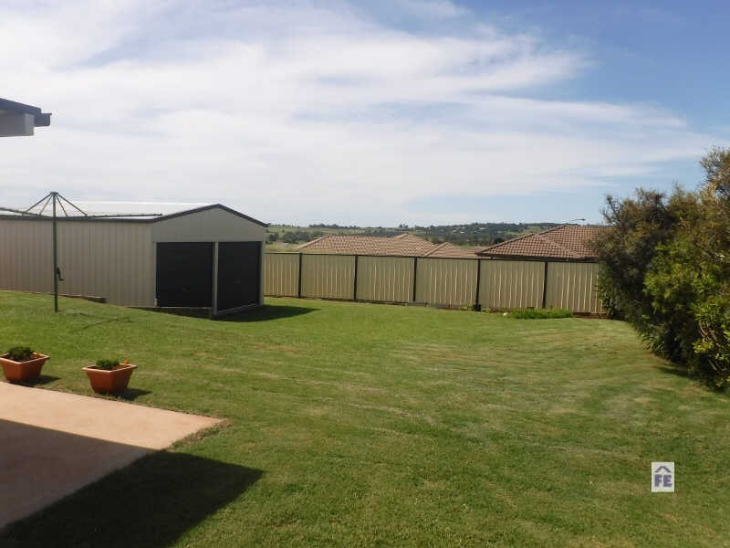 16 Poinciana Ave, Kingaroy QLD 4610