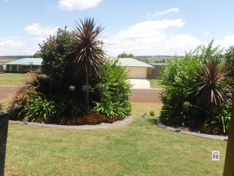 7 Jacaranda Ave, Kingaroy QLD 4610