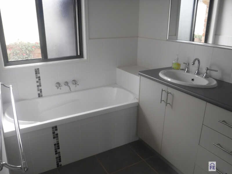 Unit 2 7 David Place, Kingaroy QLD 4610