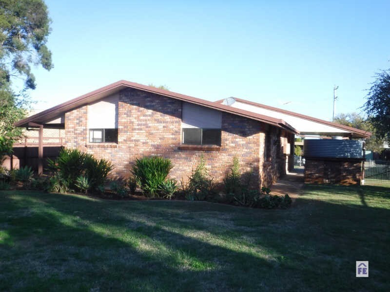 16 Buckingham Street, Kingaroy QLD 4610