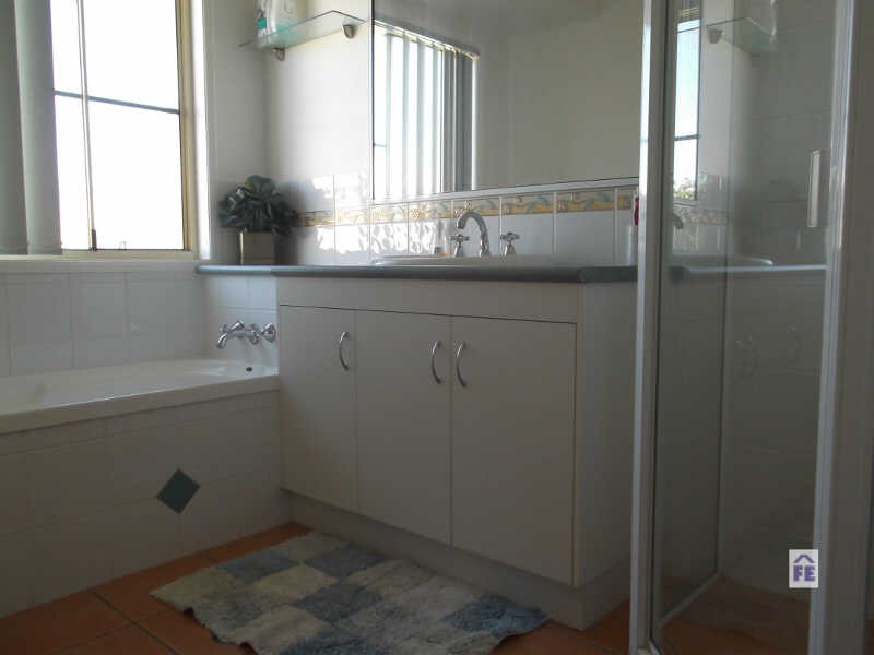 4 Hillview Parade, Kingaroy QLD 4610
