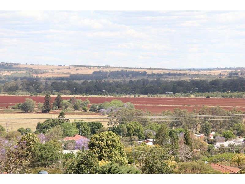 38 Adermann Drive, Kingaroy QLD 4610