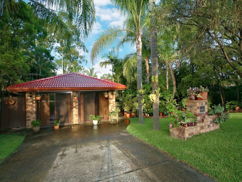 8 W G Hayden Drive, Collingwood Park QLD 4301