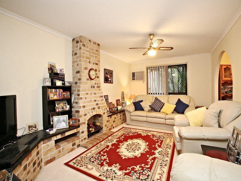 8 W G Hayden Drive, Collingwood Park QLD 4301