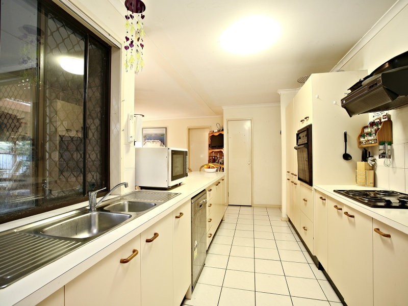 8 W G Hayden Drive, Collingwood Park QLD 4301