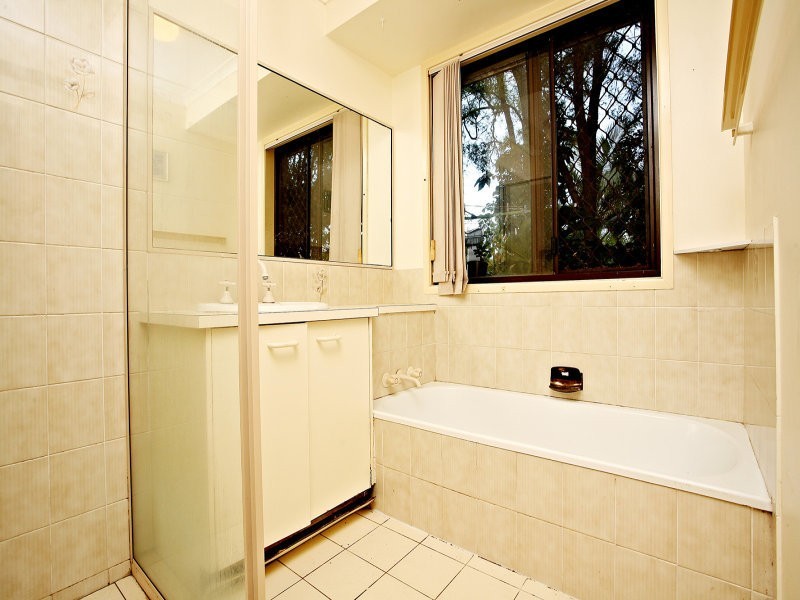 8 W G Hayden Drive, Collingwood Park QLD 4301