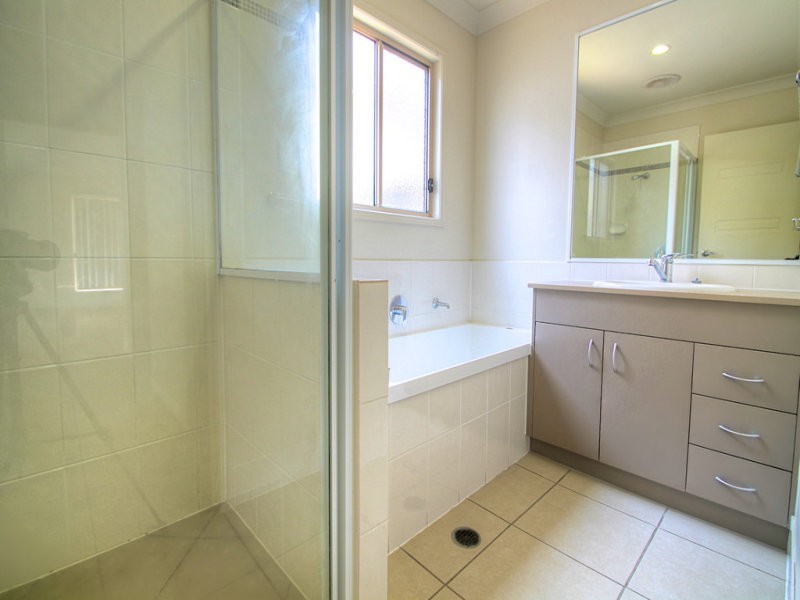 8 Griffin Crescent, Collingwood Park QLD 4301