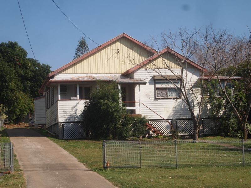 27 Law Street South, Redbank QLD 4301