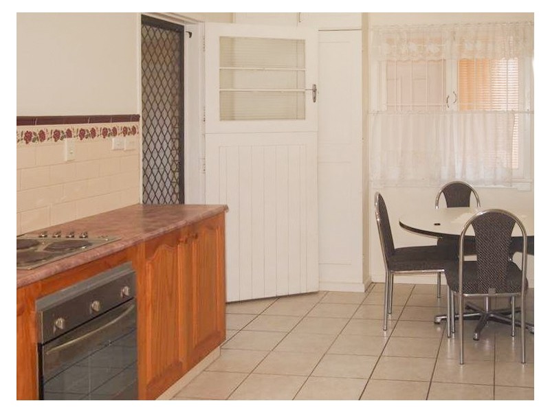 3 OTLEY STREET, Ipswich QLD 4305