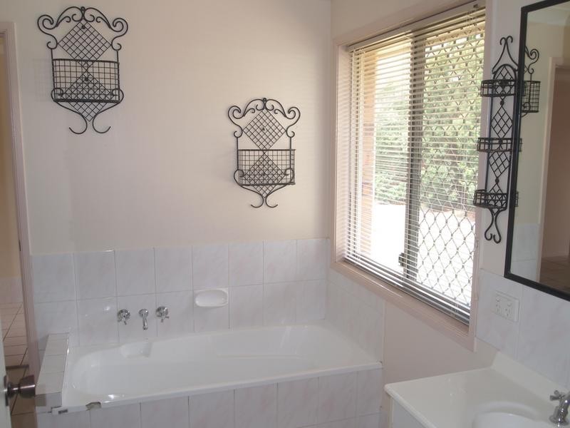 10 Hughes Court, Collingwood Park QLD 4301