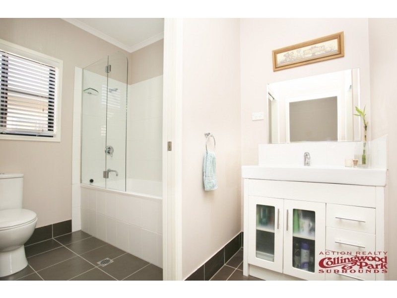 2 Griffin Crescent, Collingwood Park QLD 4301