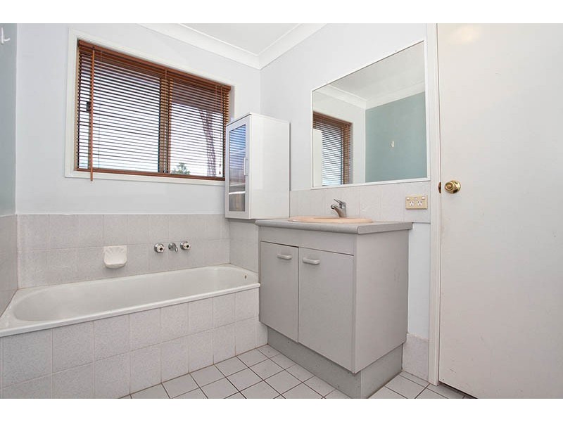 8 Cathryn Court, Collingwood Park QLD 4301
