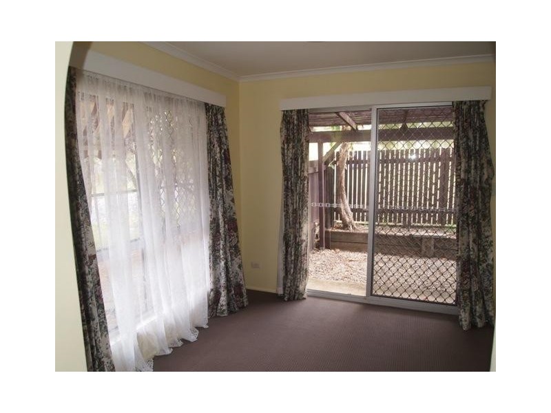 8 McInnerney Street, Collingwood Park QLD 4301