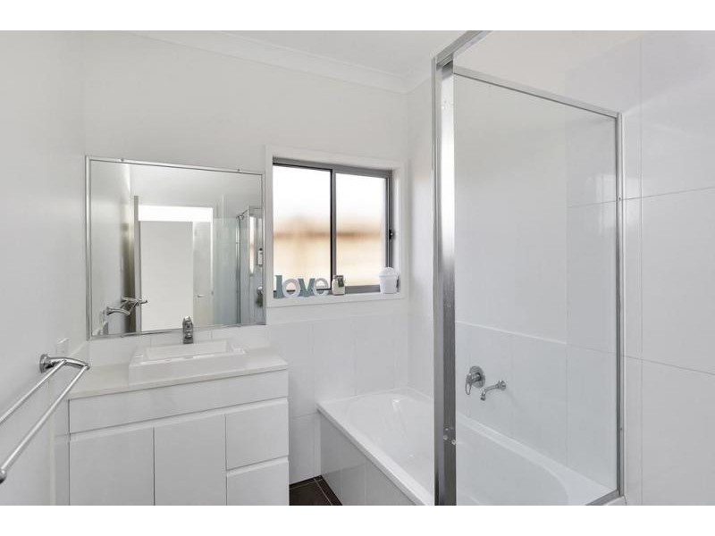 4 Cheihk Crescent, Collingwood Park QLD 4301