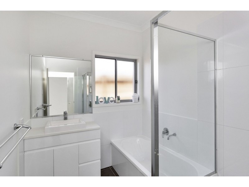 4 Cheihk Crescent, Collingwood Park QLD 4301