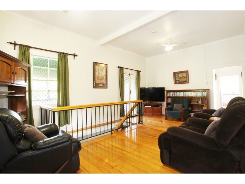 9 Nile Street, Riverview QLD 4303