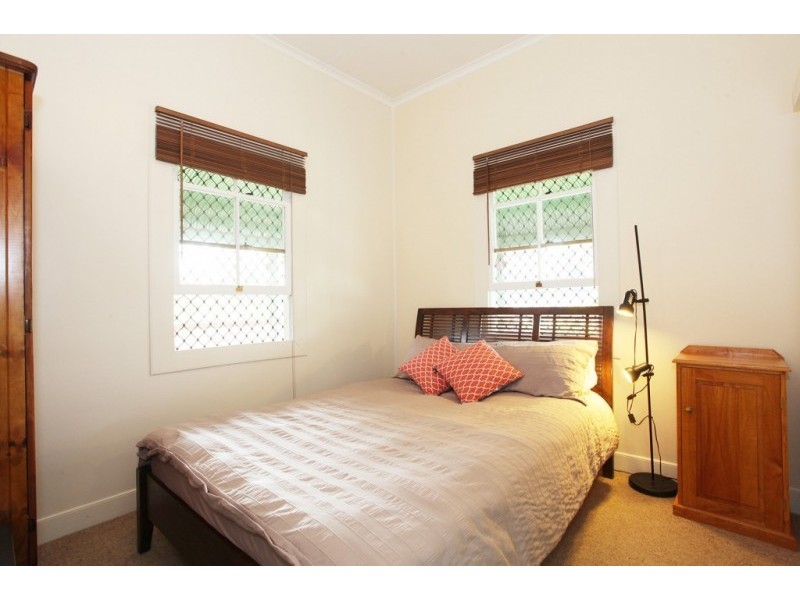 9 Nile Street, Riverview QLD 4303