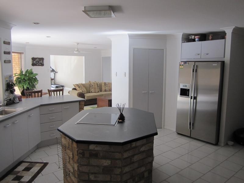 8-10 Triton Court, Ningi QLD 4511