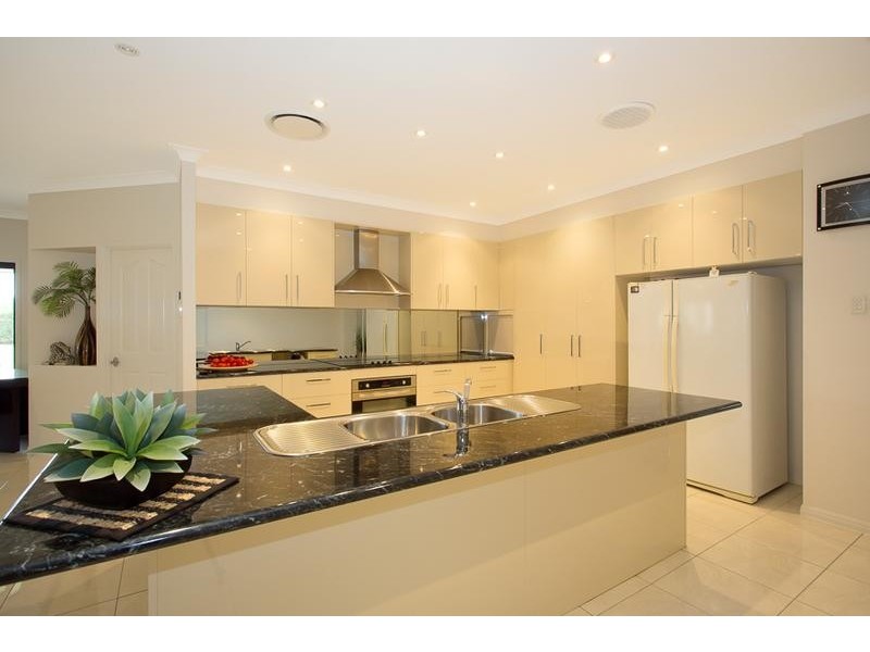 25 Barr Place, Ningi QLD 4511
