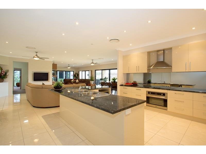 25 Barr Place, Ningi QLD 4511