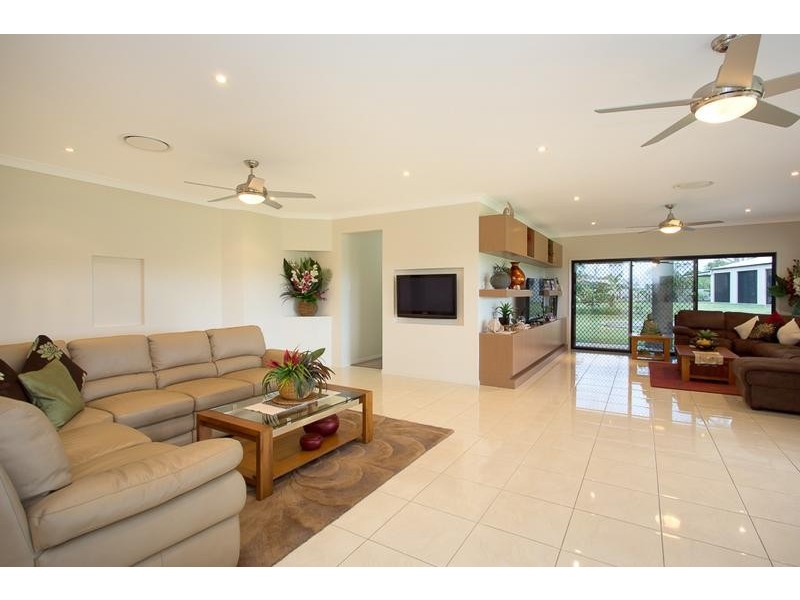 25 Barr Place, Ningi QLD 4511