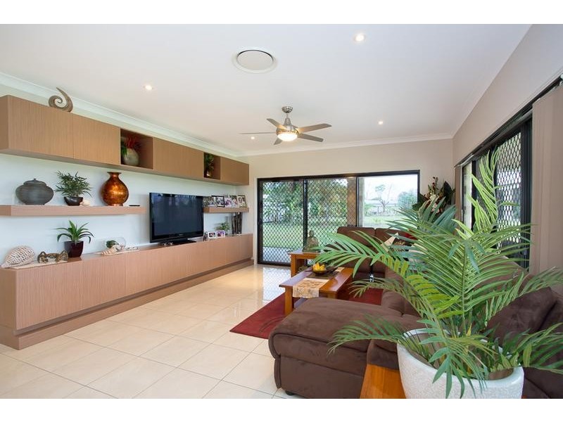 25 Barr Place, Ningi QLD 4511