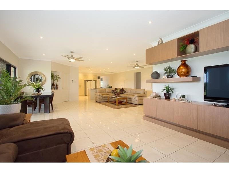25 Barr Place, Ningi QLD 4511