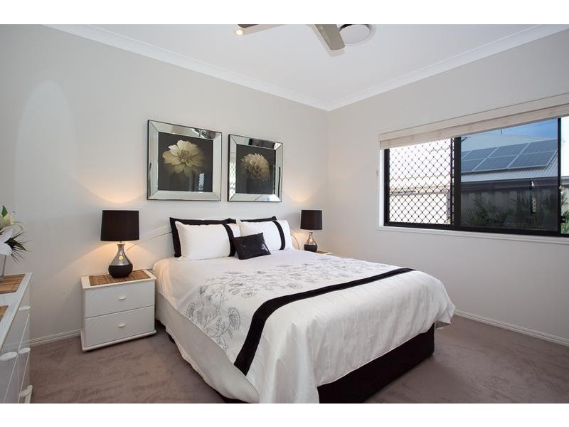 25 Barr Place, Ningi QLD 4511