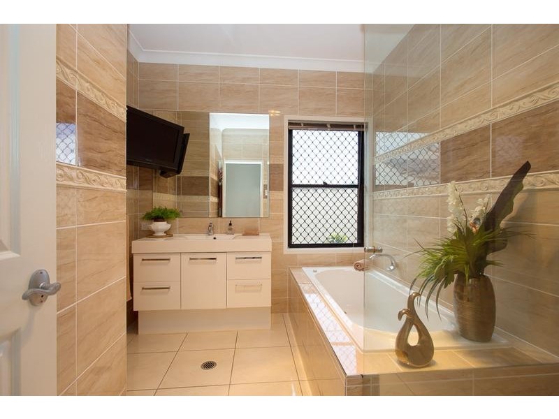 25 Barr Place, Ningi QLD 4511