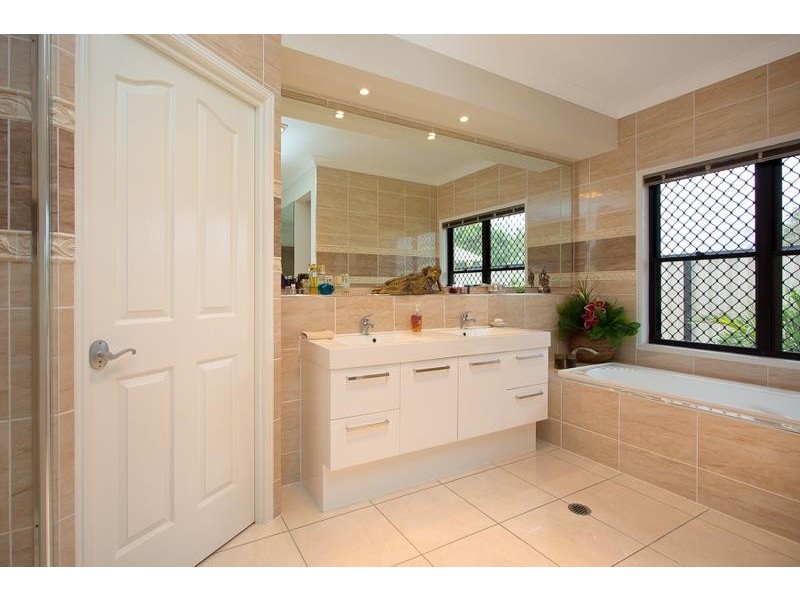 25 Barr Place, Ningi QLD 4511