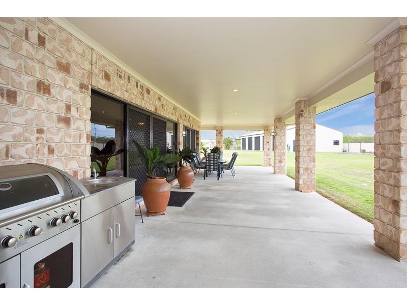 25 Barr Place, Ningi QLD 4511