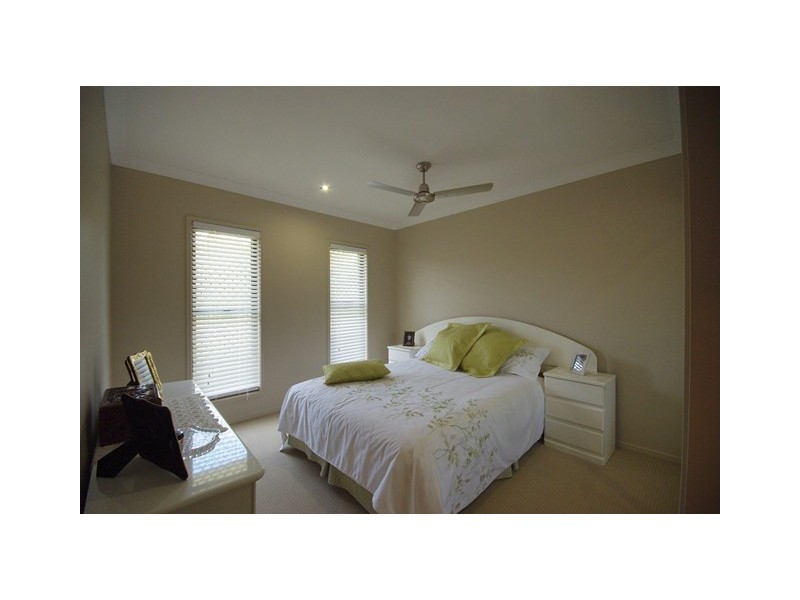 33 Cocos Drive, Ningi QLD 4511